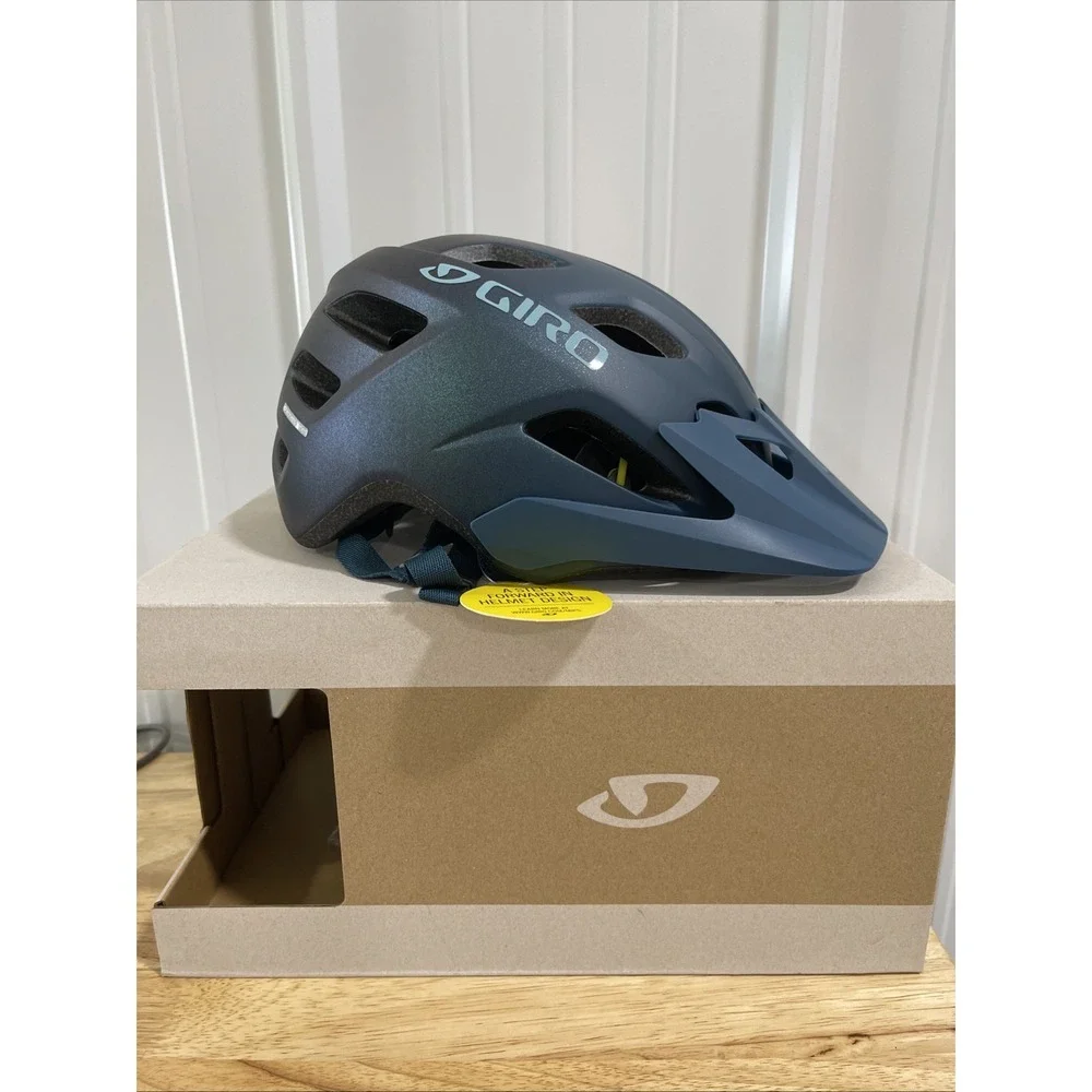Giro Verce Mips Biking Helmet Womens Universal Blue - New With Box/Small Scratch